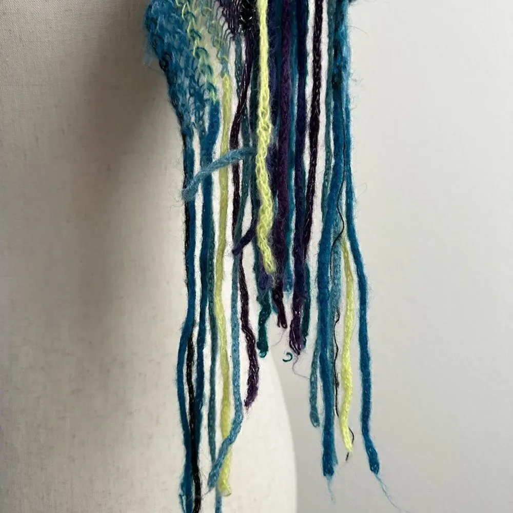 EUC Unbranded Women’s Knitted Scarf